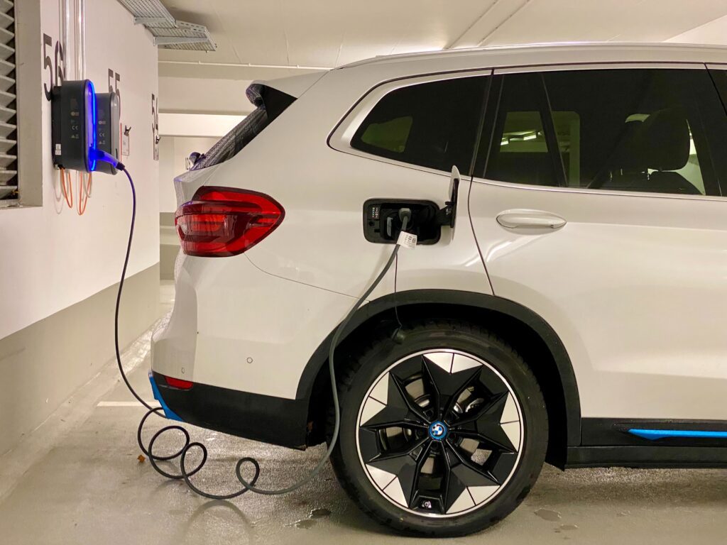 LeasePlan UK launches 'Happy Charger' dashboard timer for a better EV charging experience.The Happy Charger enables EV drivers to share estimated charging duration, improving communication and wait times.The innovation is in response to actions by Aberdeen and Sheffield councils charging drivers who exceed the allotted charge time.