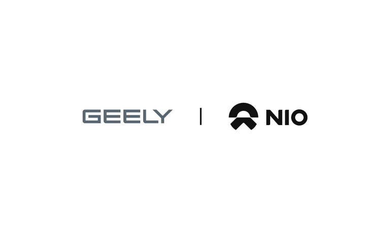 Geely and NIO unite in Hangzhou, emphasizing battery swapping.
CEOs Jack Liu (Yiyi Power, Geely) and Fei Shen (NIO) sign an agreement covering battery standards and swapping tech.