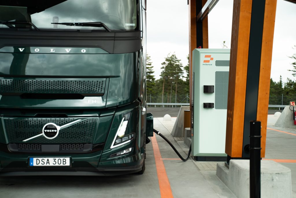 Milence demonstrates the first Megawatt Charging System (MCS) at the hub in Landvetter